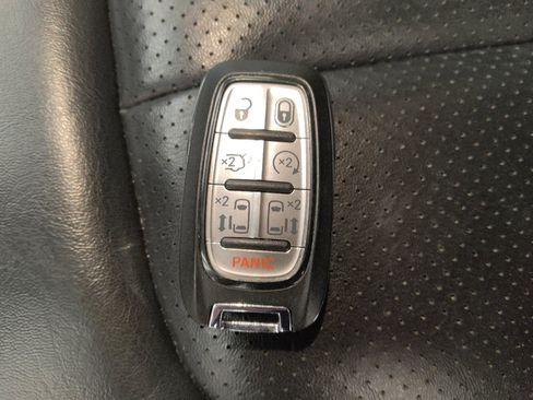 Used 2020 Chrysler Voyager Lxi image 32