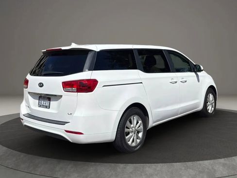 Used 2017 Kia Sedona LX FWD image 6