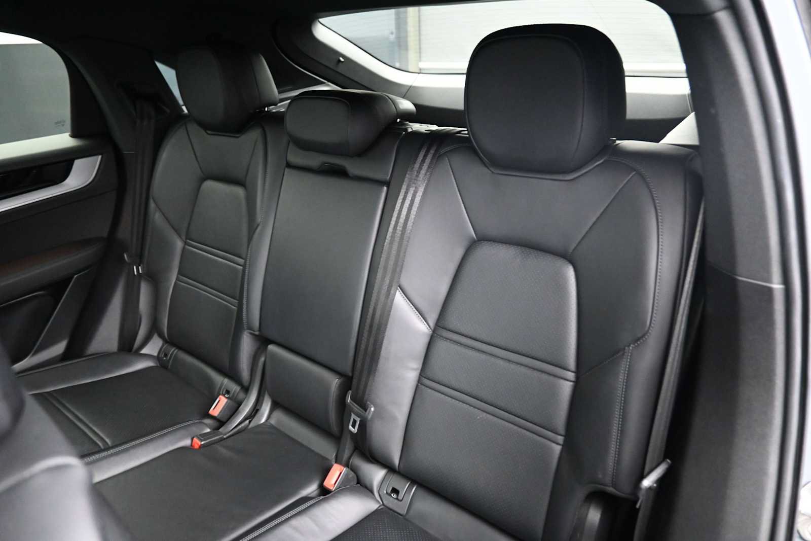Certified 2024 Porsche Cayenne Coupe AWD/4WD image 17