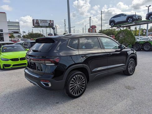 New 2025 Volkswagen Taos SE image 7