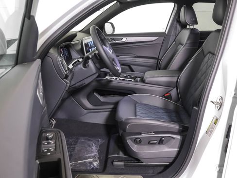 New 2026 Volkswagen Atlas Cross Sport SEL Premium R-Line image 5