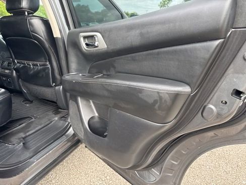 Used 2019 Nissan Pathfinder SL FWD image 11