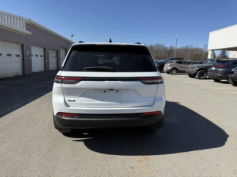 Used 2023 Jeep Grand Cherokee Altitude image 7