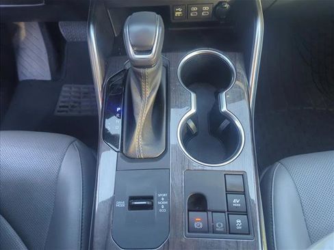 Used 2023 Toyota Highlander Platinum image 9