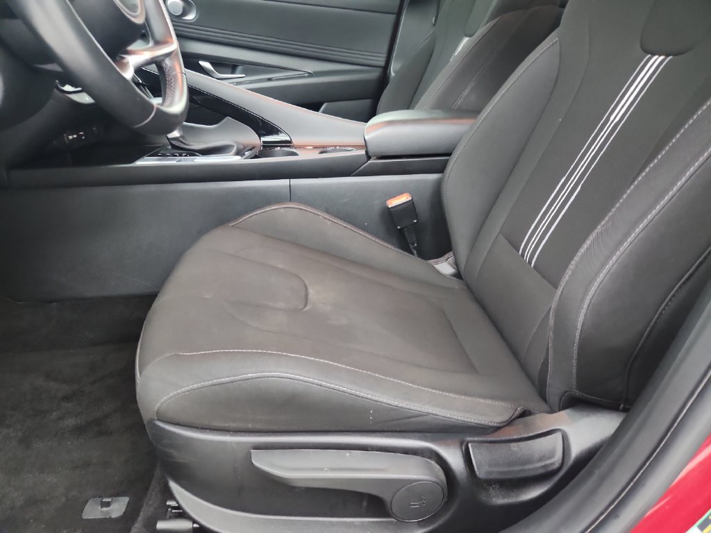 Used 2025 Hyundai Elantra SEL FWD image 22