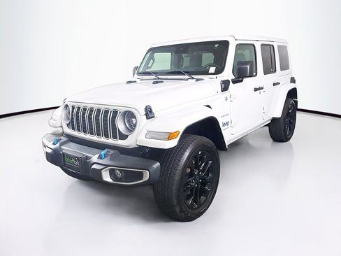 Used 2024 Jeep Wrangler Unlimited Sahara AWD/4WD image 3