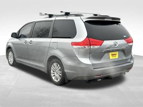 Used 2011 Toyota Sienna XLE image 6