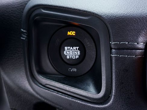 Used 2024 Jeep Gladiator Mojave AWD/4WD image 27