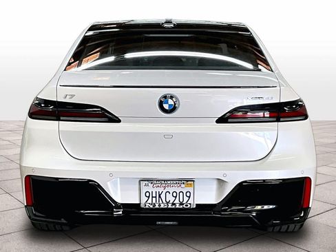 Used 2023 BMW i7 xDrive60 w/ Executive Package 2 AWD/4WD image 7