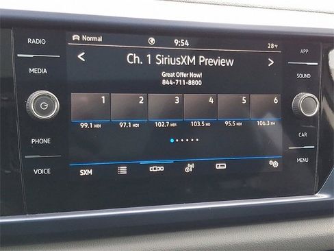 Used 2022 Volkswagen Taos SE w/ Panoramic Sunroof Package image 17