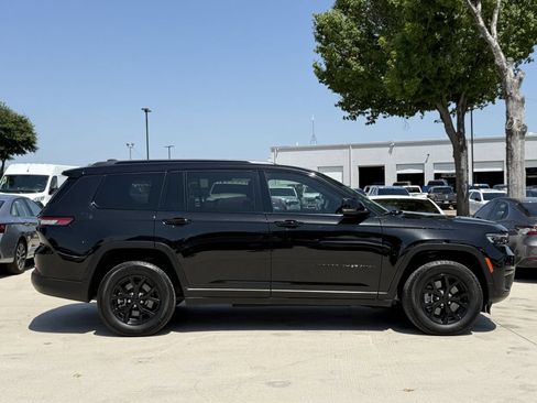 Used 2025 Jeep Grand Cherokee L Altitude AWD/4WD image 3