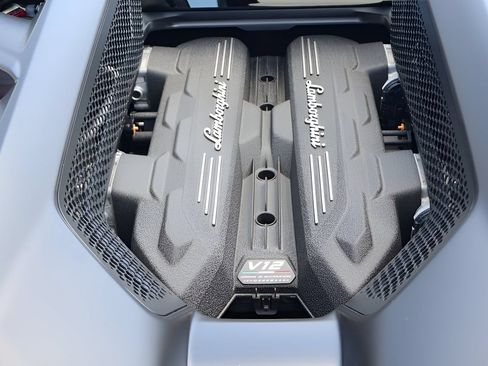 Used 2025 Lamborghini Revuelto AWD/4WD image 15