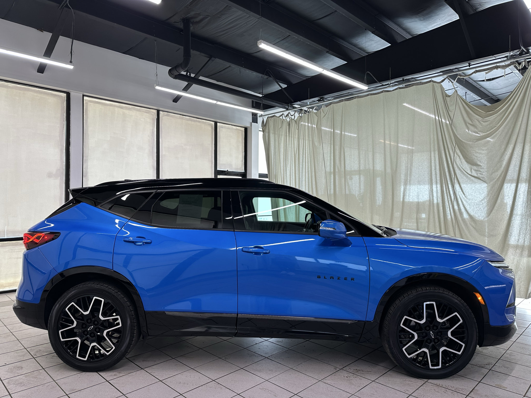 Certified 2025 Chevrolet Blazer RS w/ Driver Confidence II Package AWD/4WD image 3