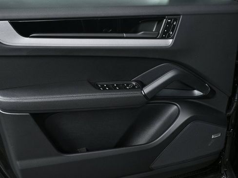 New 2025 Porsche Cayenne image 6
