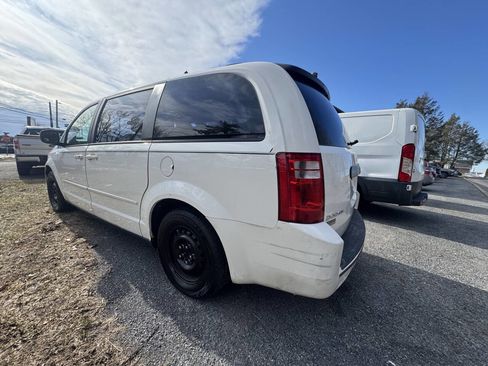 Used 2010 Dodge Grand Caravan SE image 4