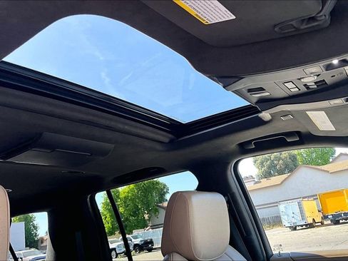 Used 2018 Cadillac Escalade ESV Platinum AWD/4WD image 15