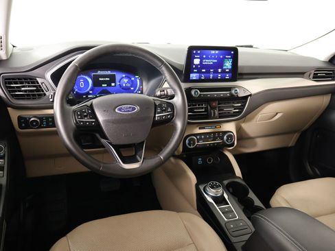 Used 2022 Ford Escape Titanium AWD/4WD image 2