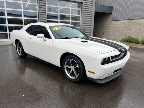 Used 2010 Dodge Challenger SE RWD image 3