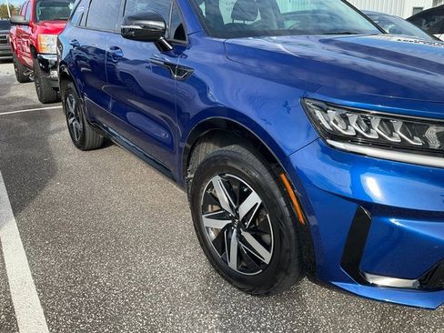 Used 2021 Kia Sorento EX w/ Panoramic Sunroof Package image 9