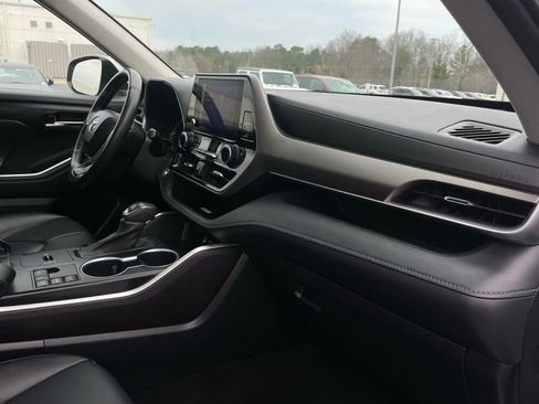 Used 2023 Toyota Highlander XLE image 34