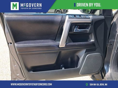 Used 2016 Toyota 4Runner SR5 AWD/4WD image 11