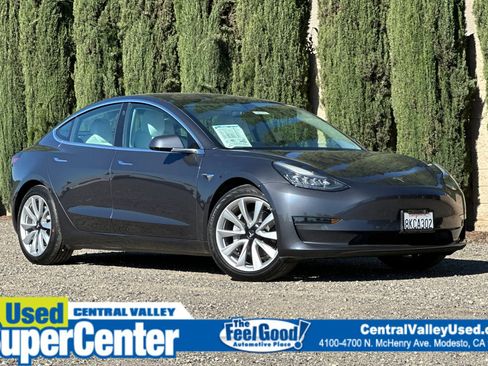 Used 2018 Tesla Model 3 image 1