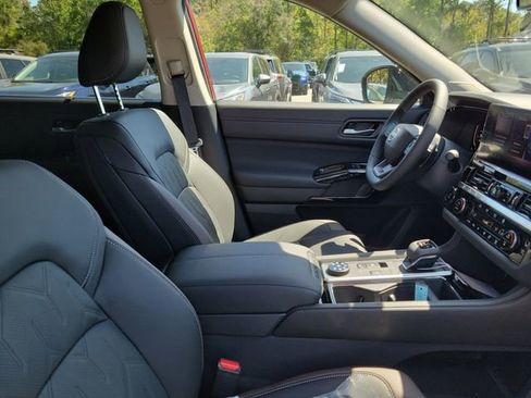 New 2026 Nissan Pathfinder Platinum image 33