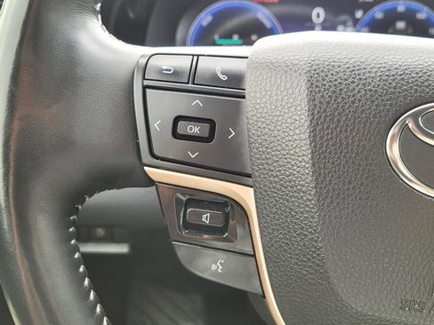 Used 2024 Toyota Crown AWD/4WD image 31