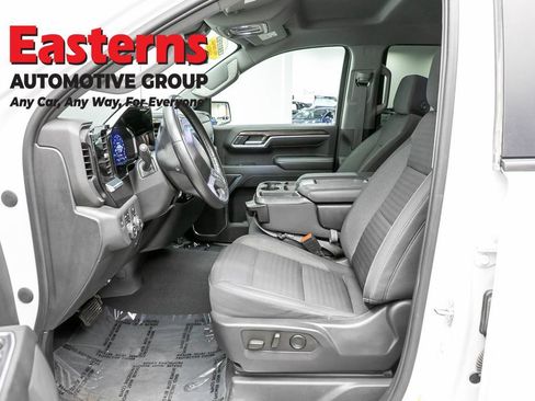 Used 2023 Chevrolet Silverado 1500 LT AWD/4WD image 13