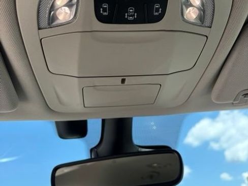 Used 2020 Chrysler Pacifica Touring-L Plus w/ Advanced Safetytec Group FWD image 25