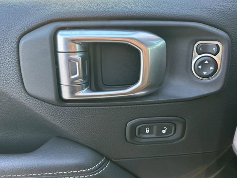 Used 2022 Jeep Wrangler Unlimited Sahara w/ Safety Group image 11