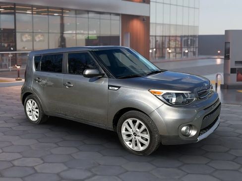 Used 2018 Kia Soul + FWD image 17
