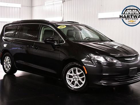 Used 2020 Chrysler Voyager Lxi FWD image 1