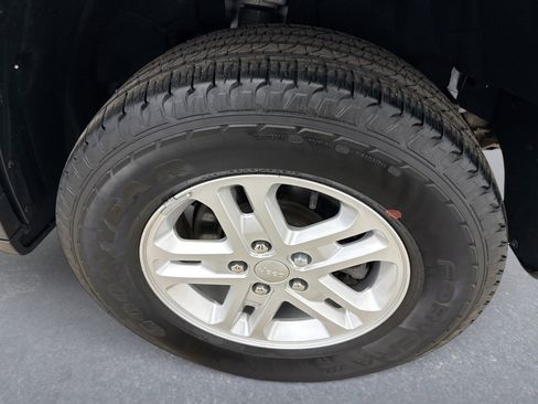 Used 2023 Jeep Grand Cherokee Laredo w/ Luxury Tech Group I image 20