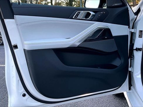 New 2026 BMW X6 xDrive40i w/ Premium Package image 10