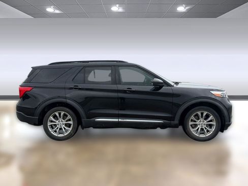 Used 2020 Ford Explorer XLT w/ Equipment Group 202A RWD image 8