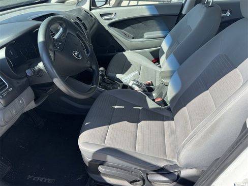 Used 2018 Kia Forte LX w/ LX Popular Package image 8