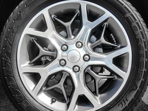 Used 2019 Jeep Grand Cherokee Limited image 44