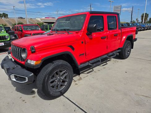 Used 2024 Jeep Gladiator Sport AWD/4WD image 7