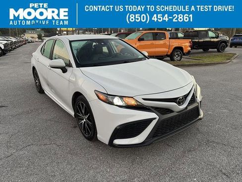 Used 2024 Toyota Camry SE image 1