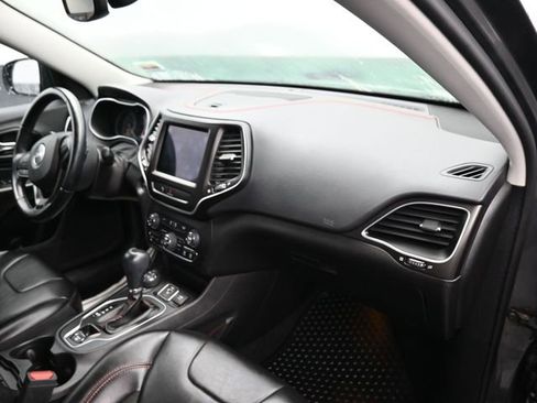 Used 2021 Jeep Cherokee Trailhawk w/ Comfort & Convenience Group image 10