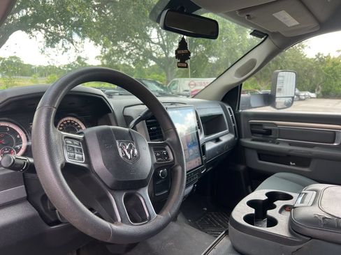 Used 2018 RAM 3500 Tradesman w/ Chrome Appearance Group AWD/4WD image 9