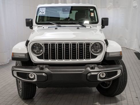 Used 2025 Jeep Wrangler Sahara image 3