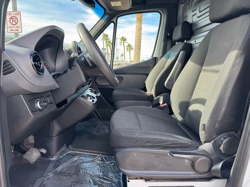 Used 2020 Mercedes-Benz Sprinter 2500 image 13