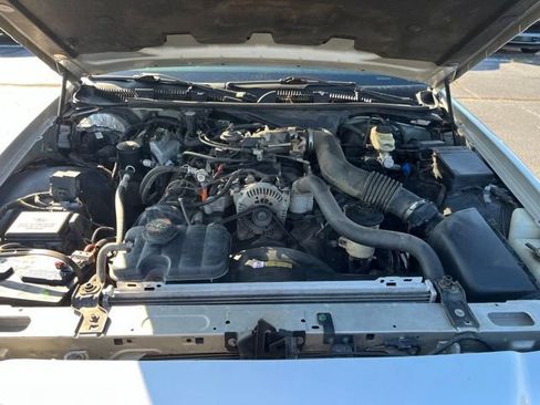 Used 2000 Ford Crown Victoria LX RWD image 26