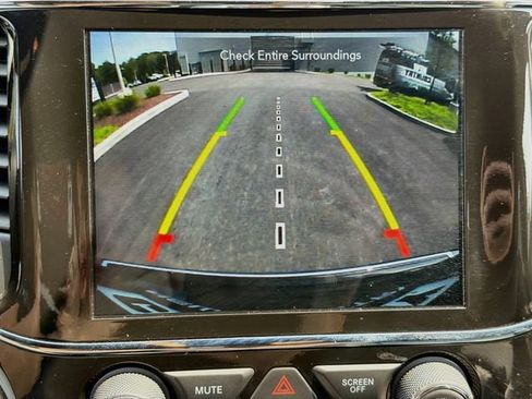 Used 2021 Jeep Grand Cherokee Limited AWD/4WD image 16