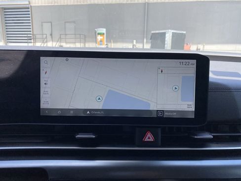 Used 2025 Kia Carnival FWD image 7