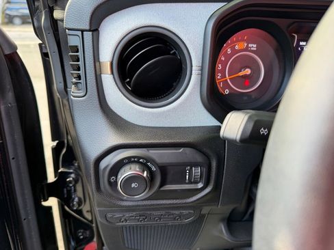 Used 2024 Jeep Wrangler Sport S image 16