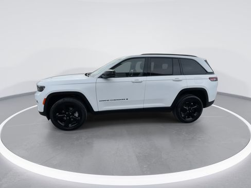 Used 2023 Jeep Grand Cherokee Limited w/ Black Appearance Package AWD/4WD image 10