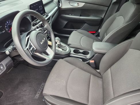 Certified 2022 Kia Forte LXS w/ LXS Technology Package FWD image 2